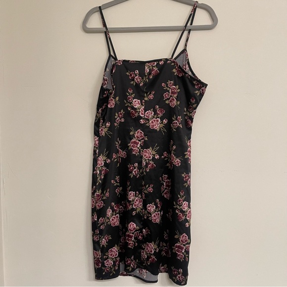 Coco and Shay Floral Slip Dress - Picture 7 of 7
